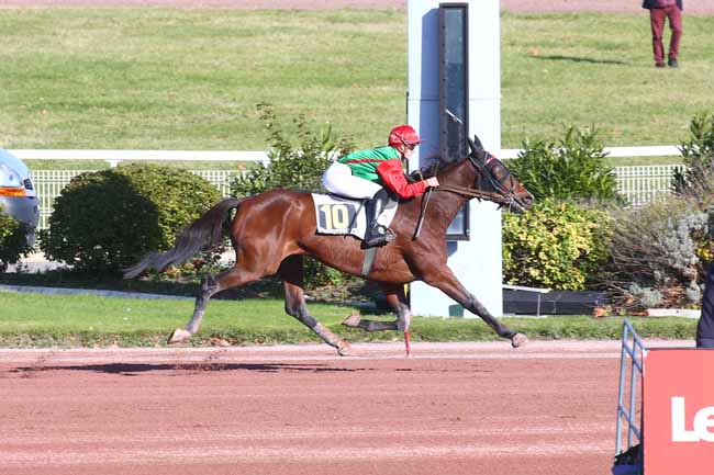 Photo d'arrivée de la course pmu PRIX DE BEZONS à ENGHIEN le Mercredi 27 octobre 2021