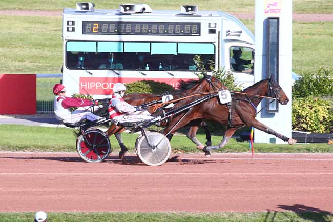 Photo d'arrivée de la course pmu PRIX DU BAS-RHIN à ENGHIEN le Mercredi 27 octobre 2021