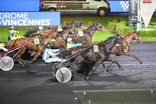 Photo d'arrivée de la course pmu PRIX JUNO à PARIS-VINCENNES le Vendredi 29 octobre 2021