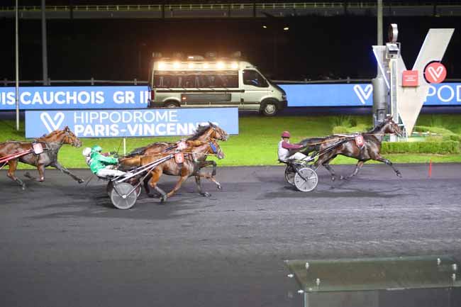 Photo d'arrivée de la course pmu PRIX LOUIS CAUCHOIS à PARIS-VINCENNES le Vendredi 29 octobre 2021