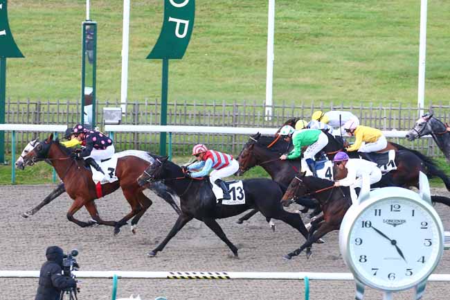 Photo d'arrivée de la course pmu PRIX DE L'AMANTE INQUIETE à CHANTILLY le Mardi 2 novembre 2021
