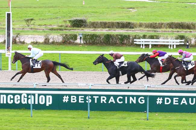 Photo d'arrivée de la course pmu PRIX DU PAYS DE BRAY à DEAUVILLE le Jeudi 4 novembre 2021