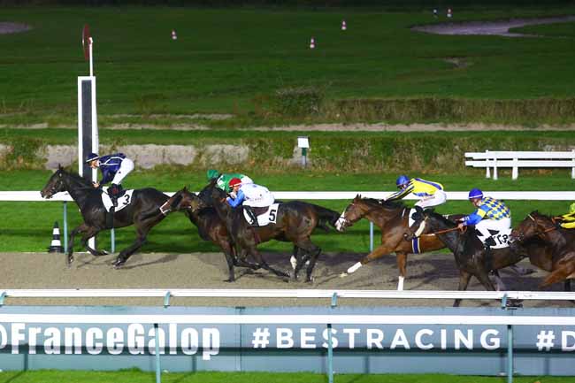 Photo d'arrivée de la course pmu PRIX DU VEXIN BOSSU à DEAUVILLE le Jeudi 4 novembre 2021