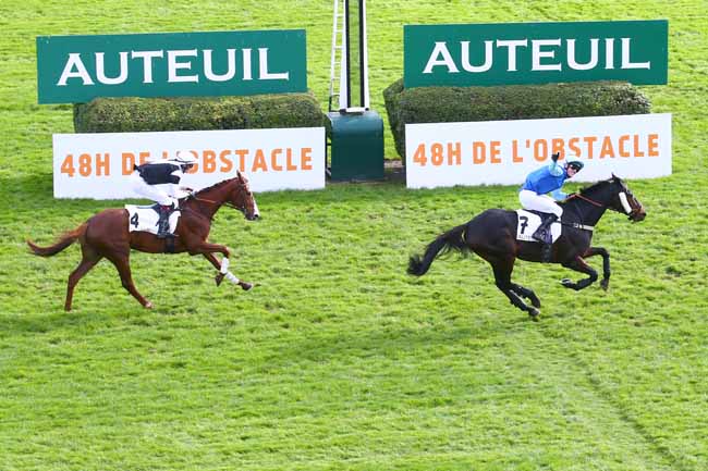 Photo d'arrivée de la course pmu 121EME PRIX DE FRANCE à AUTEUIL le Dimanche 7 novembre 2021