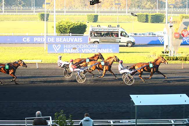 Photo d'arrivée de la course pmu PRIX DE BEAUVAIS à PARIS-VINCENNES le Jeudi 11 novembre 2021