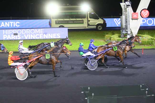 Photo d'arrivée de la course pmu PRIX ATLANTIC à PARIS-VINCENNES le Samedi 13 novembre 2021