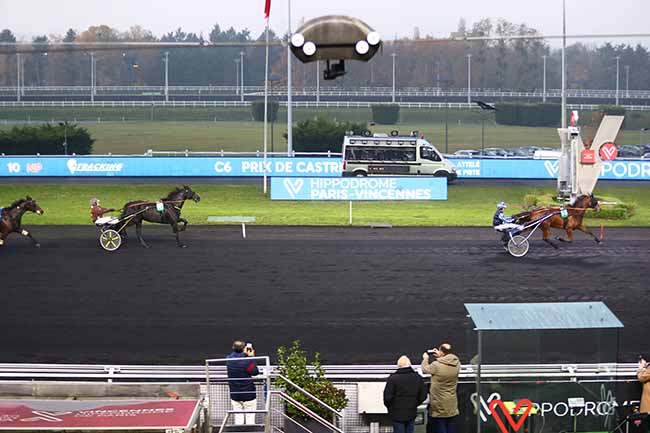 Photo d'arrivée de la course pmu PRIX DE CASTRES à PARIS-VINCENNES le Jeudi 18 novembre 2021