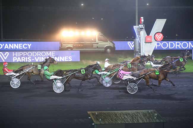 Photo d'arrivée de la course pmu PRIX D'ANNECY à PARIS-VINCENNES le Jeudi 18 novembre 2021