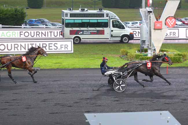Photo d'arrivée de la course pmu PRIX AGRIFOURNITURES.FR (PRIX BOISSY-ST-LEGER) à PARIS-VINCENNES le Dimanche 21 novembre 2021