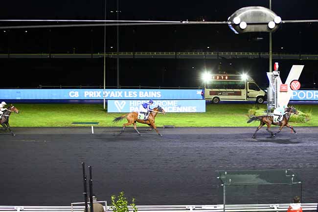 Photo d'arrivée de la course pmu PRIX D'AIX-LES-BAINS à PARIS-VINCENNES le Dimanche 21 novembre 2021