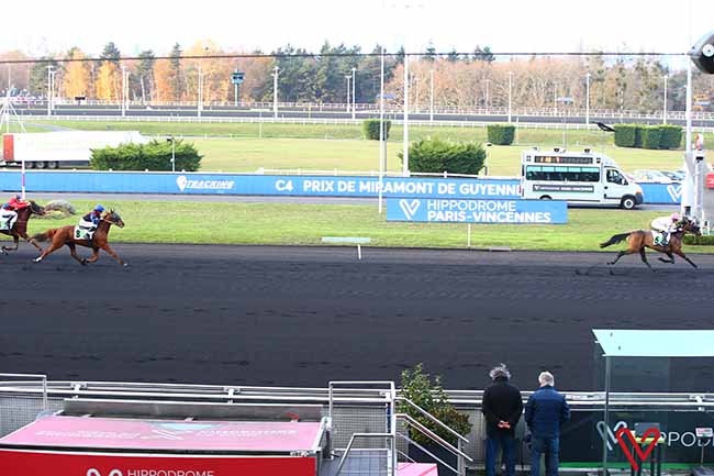 Photo d'arrivée de la course pmu PRIX DE MIRAMONT-DE-GUYENNE à PARIS-VINCENNES le Lundi 22 novembre 2021