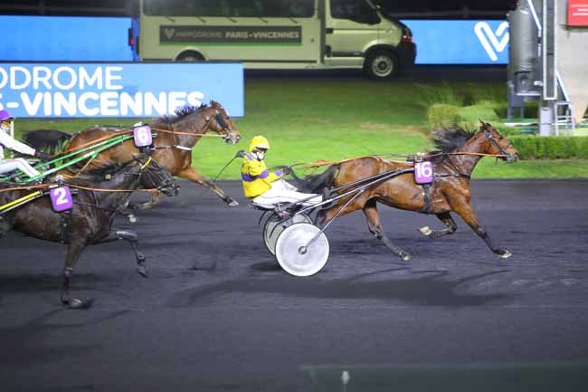 Photo d'arrivée de la course pmu PRIX TITAN à PARIS-VINCENNES le Mardi 23 novembre 2021