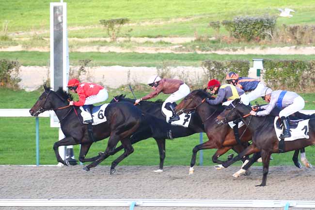Photo d'arrivée de la course pmu PRIX DU MERLERAULT à DEAUVILLE le Mercredi 24 novembre 2021
