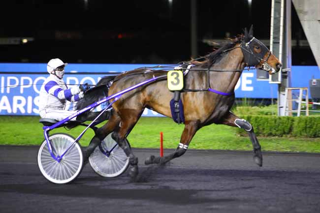 Photo d'arrivée de la course pmu PRIX ARSINOE à PARIS-VINCENNES le Vendredi 26 novembre 2021