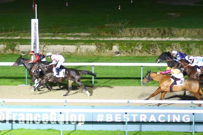 Photo d'arrivée de la course pmu PRIX D'EICKLINGEN à DEAUVILLE le Mardi 30 novembre 2021