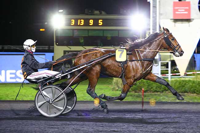 Photo d'arrivée de la course pmu PRIX DES ANEMONES à PARIS-VINCENNES le Mercredi 1 décembre 2021