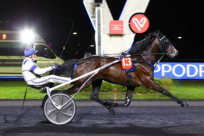 Photo d'arrivée de la course pmu PRIX DE VAUMAS à PARIS-VINCENNES le Mercredi 1 décembre 2021