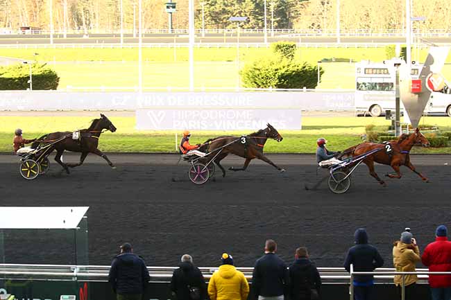 Photo d'arrivée de la course pmu PRIX DE BRESSUIRE à PARIS-VINCENNES le Jeudi 2 décembre 2021