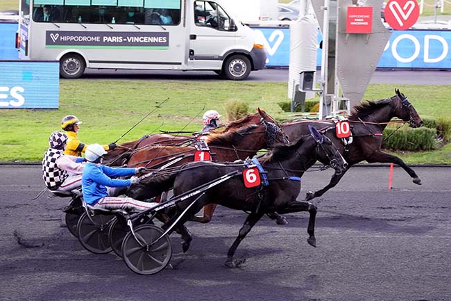 Photo d'arrivée de la course pmu PRIX DE MAINTENON à PARIS-VINCENNES le Samedi 4 décembre 2021