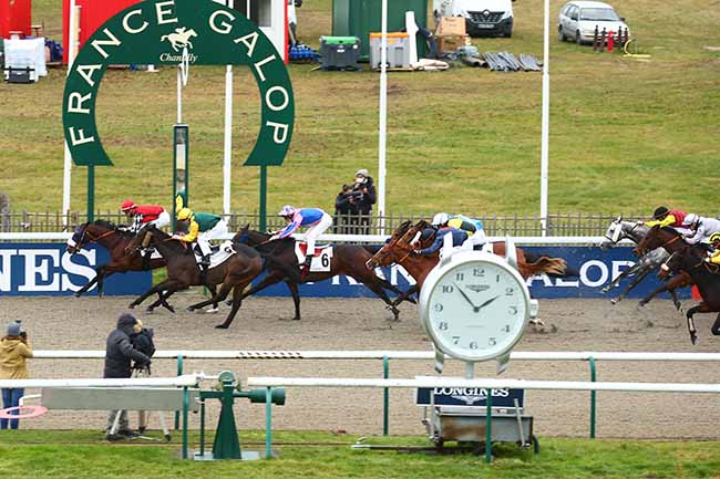 Photo d'arrivée de la course pmu PRIX DE LA PISTE DES LIONS à CHANTILLY le Mardi 7 décembre 2021