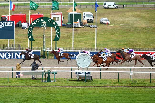 Photo d'arrivée de la course pmu PRIX DU CARREFOUR DES MARCHANDS DE NAVET à CHANTILLY le Mardi 7 décembre 2021