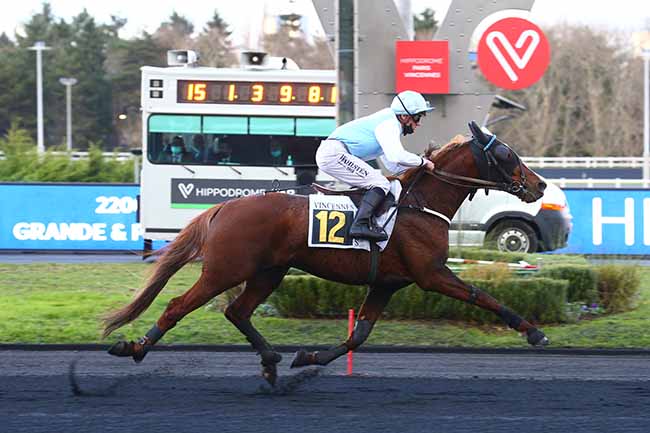 Photo d'arrivée de la course pmu PRIX D'ALES à PARIS-VINCENNES le Mercredi 8 décembre 2021