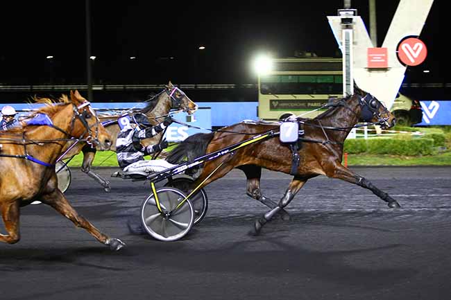 Photo d'arrivée de la course pmu PRIX DE BLANGY à PARIS-VINCENNES le Mercredi 8 décembre 2021