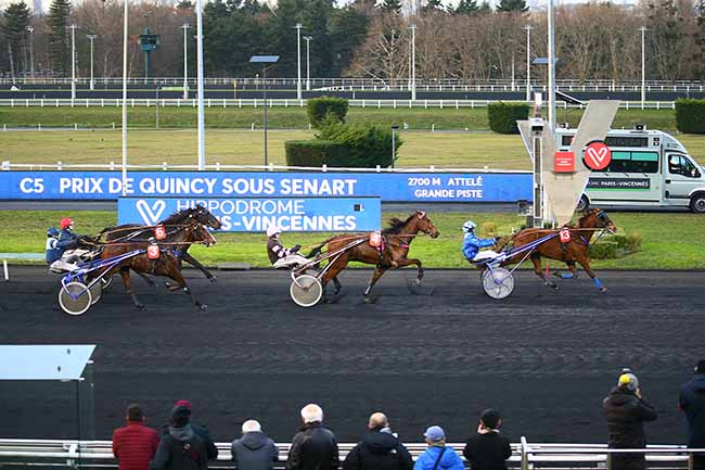 Photo d'arrivée de la course pmu PRIX DE QUINCY SOUS SENART à PARIS-VINCENNES le Jeudi 9 décembre 2021
