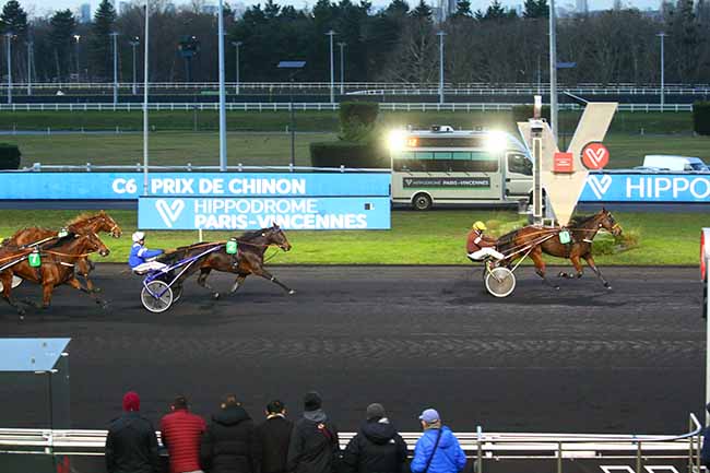 Photo d'arrivée de la course pmu PRIX DE CHINON à PARIS-VINCENNES le Jeudi 9 décembre 2021