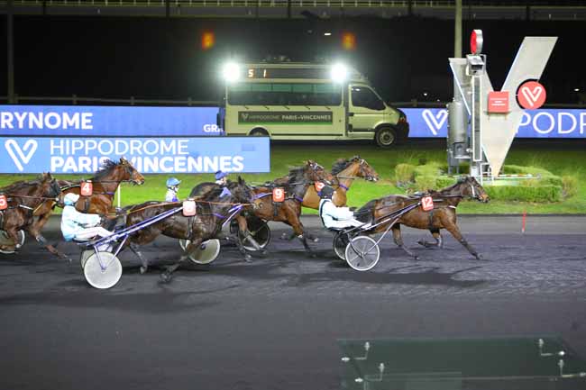 Photo d'arrivée de la course pmu PRIX EURYNOME à PARIS-VINCENNES le Vendredi 10 décembre 2021