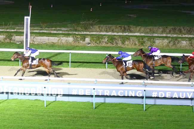 Photo d'arrivée de la course pmu PRIX DES CHAUMIERES à DEAUVILLE le Vendredi 10 décembre 2021