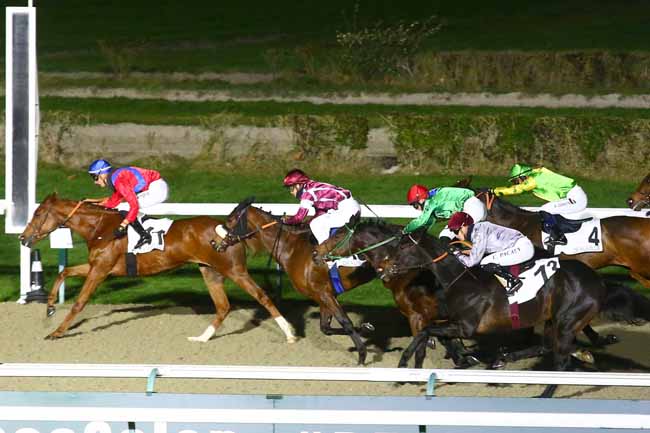 Photo d'arrivée de la course pmu PRIX DE MIRANDE à DEAUVILLE le Vendredi 10 décembre 2021