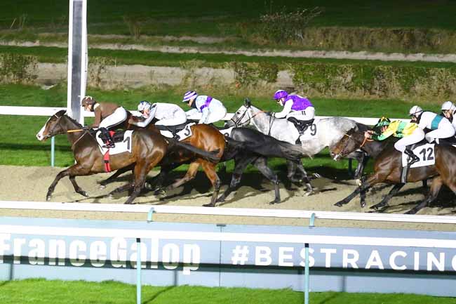 Photo d'arrivée de la course pmu PRIX DE LA PLAGE à DEAUVILLE le Vendredi 10 décembre 2021