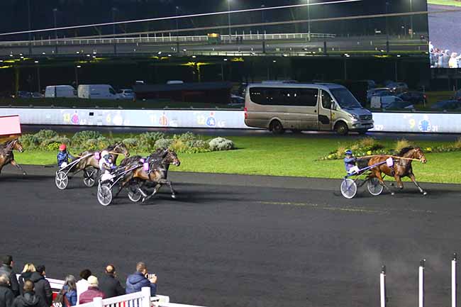 Photo d'arrivée de la course pmu PRIX ARISTE HEMARD à PARIS-VINCENNES le Dimanche 12 décembre 2021