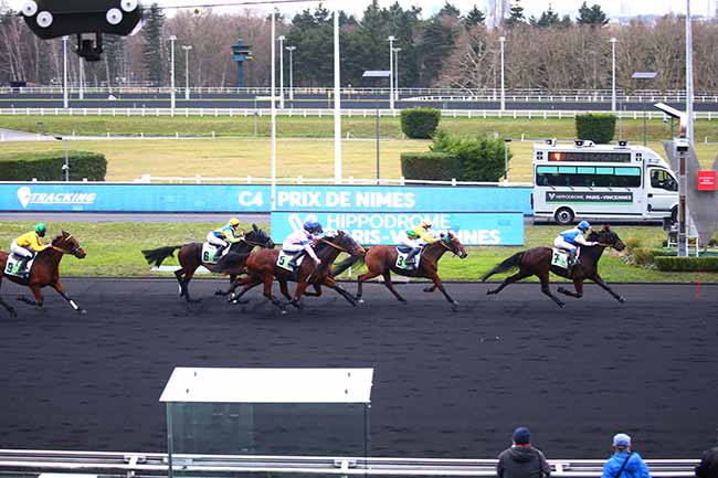 Photo d'arrivée de la course pmu PRIX DE NIMES à PARIS-VINCENNES le Mercredi 15 décembre 2021
