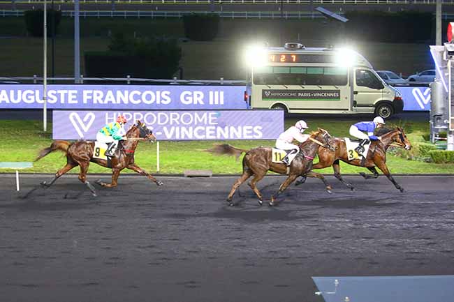 Photo d'arrivée de la course pmu PRIX AUGUSTE FRANCOIS à PARIS-VINCENNES le Mercredi 15 décembre 2021