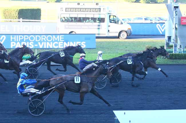 Photo d'arrivée de la course pmu PRIX MICHEL THOURY à PARIS-VINCENNES le Samedi 18 décembre 2021