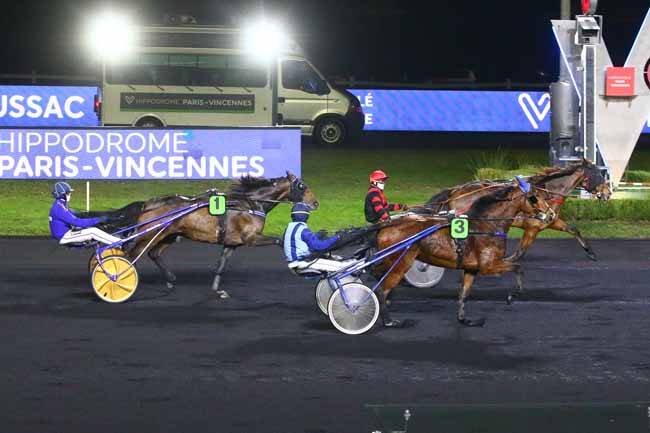 Photo d'arrivée de la course pmu PRIX DE GRAMAT à PARIS-VINCENNES le Samedi 18 décembre 2021