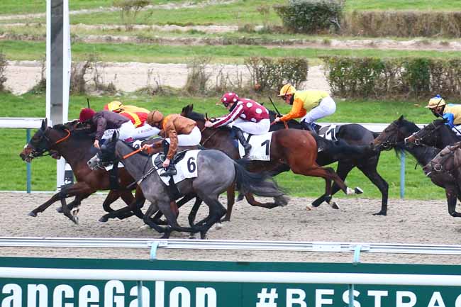 Photo d'arrivée de la course pmu PRIX DE CUIGNY à DEAUVILLE le Lundi 20 décembre 2021