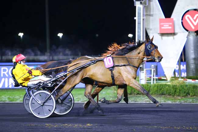 Photo d'arrivée de la course pmu PRIX DE CASTELNAUDARY à PARIS-VINCENNES le Mardi 21 décembre 2021