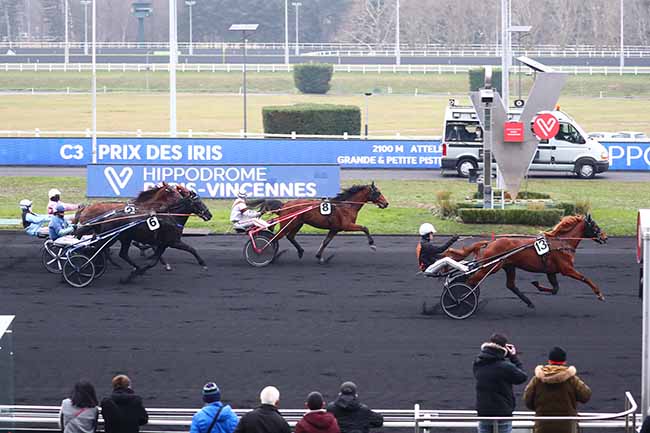 Photo d'arrivée de la course pmu PRIX DES IRIS à PARIS-VINCENNES le Mercredi 22 décembre 2021
