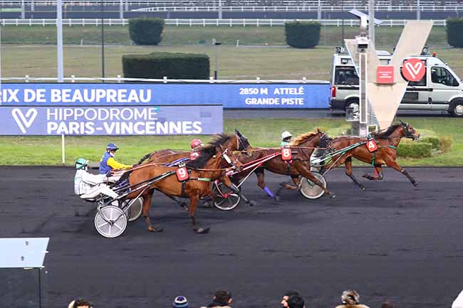 Photo d'arrivée de la course pmu PRIX DE BEAUPREAU à PARIS-VINCENNES le Mercredi 22 décembre 2021