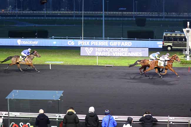 Photo d'arrivée de la course pmu PRIX PIERRE GIFFARD à PARIS-VINCENNES le Mercredi 22 décembre 2021
