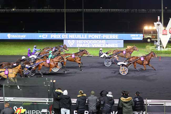 Photo d'arrivée de la course pmu PRIX DE NEUILLE-PONT-PIERRE à PARIS-VINCENNES le Mercredi 22 décembre 2021