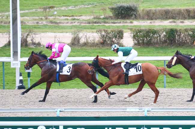 Photo d'arrivée de la course pmu PRIX DU CHEMIN DES DOUANIERS à DEAUVILLE le Jeudi 23 décembre 2021