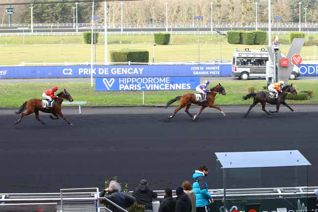 Photo d'arrivée de la course pmu PRIX DE GENCAY à PARIS-VINCENNES le Mardi 28 décembre 2021