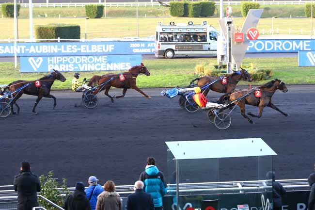 Photo d'arrivée de la course pmu PRIX DE SAINT-AUBIN-LES-ELBEUF à PARIS-VINCENNES le Mardi 28 décembre 2021