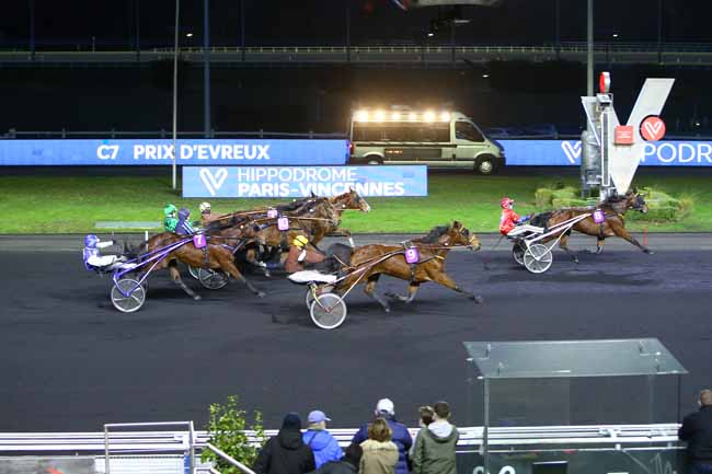 Photo d'arrivée de la course pmu PRIX D'EVREUX à PARIS-VINCENNES le Mardi 28 décembre 2021