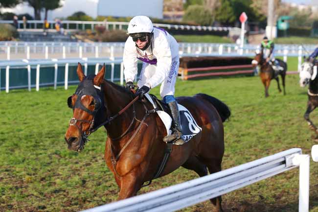 Photo d'arrivée de la course pmu PRIX DE LA VENDEE à CAGNES-SUR-MER le Mercredi 29 décembre 2021