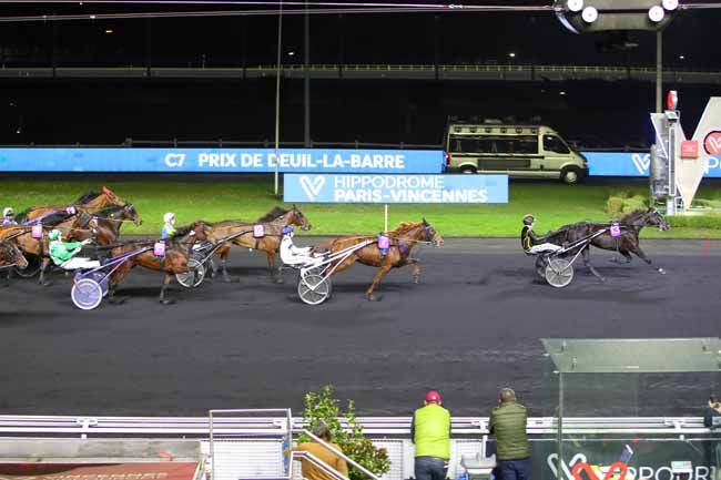 Photo d'arrivée de la course pmu PRIX DE DEUIL-LA-BARRE à PARIS-VINCENNES le Jeudi 30 décembre 2021